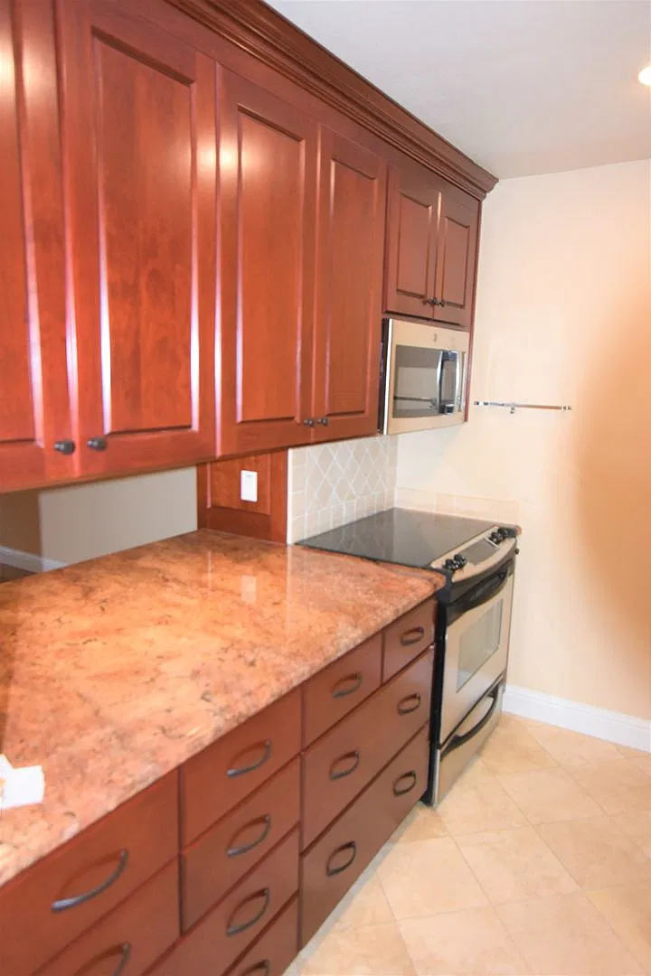 Gorgeous 2BD 1-1/2BA Downtown Palo Alto Condominium — Photo 2
