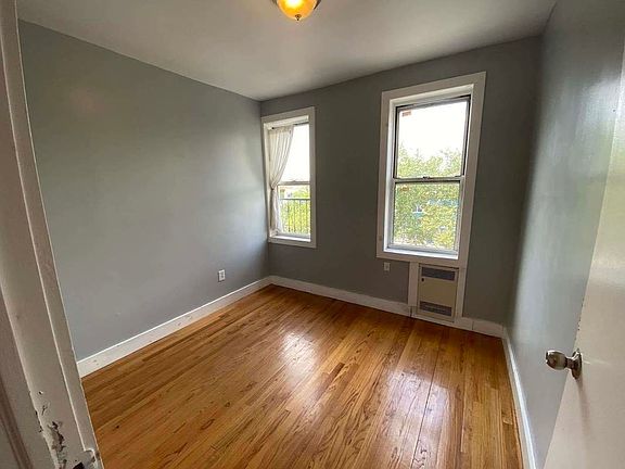 5th image of 644 Lafayette Ave #2F