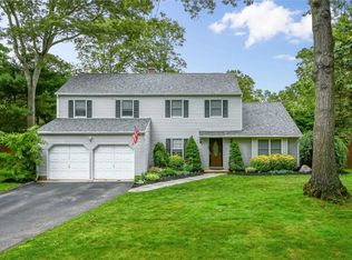 3 Jeanne Rd, Lake Grove, NY 11755