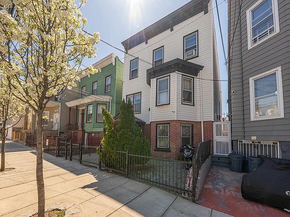 2nd image of 711 12th St