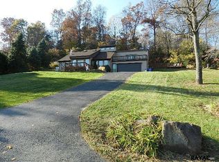 5860 Mountain Rd, Dover, PA 17315