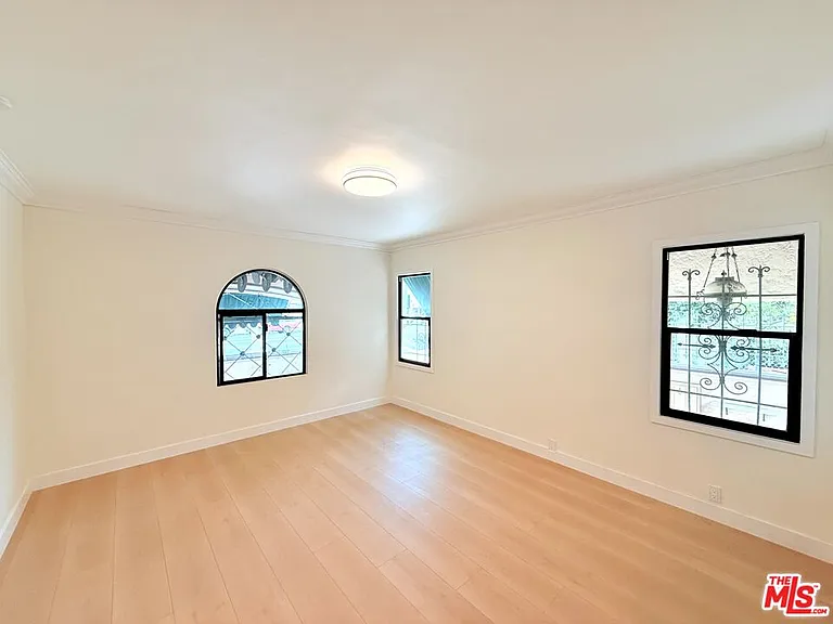 6132 Whitsett Ave — Photo 22