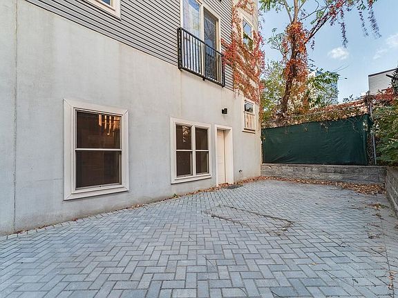 3rd image of 62 Newkirk St