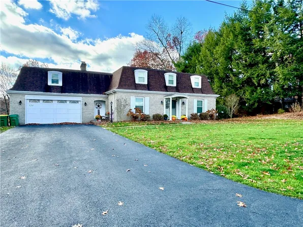 136 Woodridge Rd, Butler, PA 16001