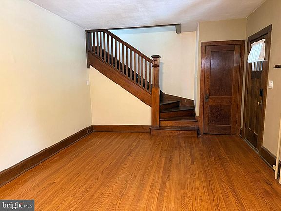3rd image of 5729 California Ave