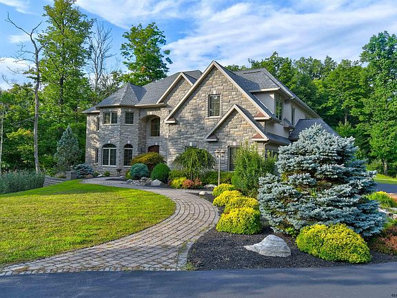 3rd image of 49 Thoreau Dr