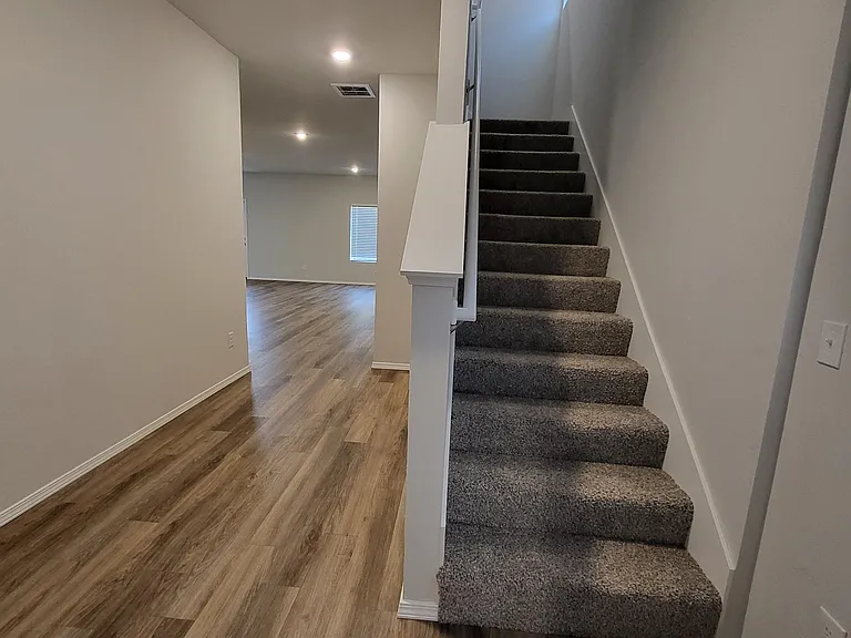 2215 W 31st Pl — Photo 11