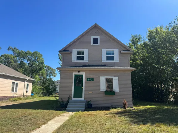842 Utah Ave SE, Huron, SD 57350