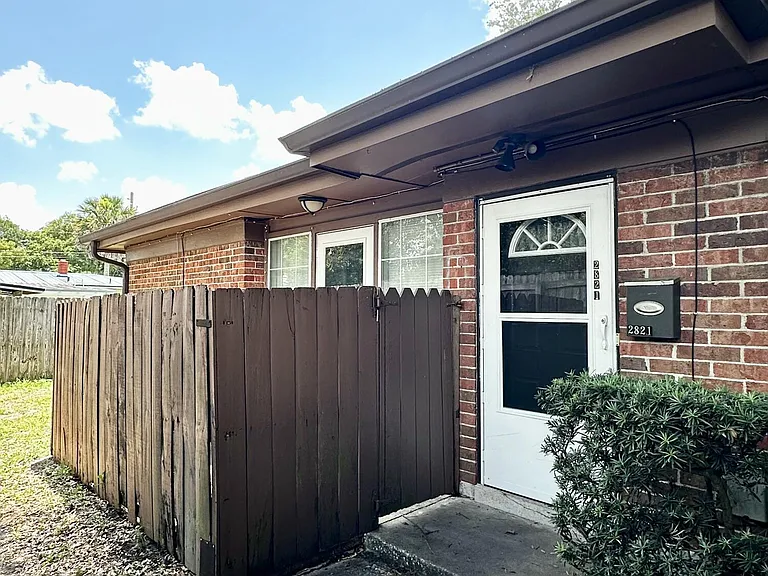 2821 Searchwood Dr — Photo 2