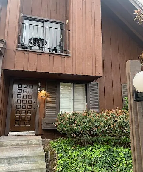 1580 Stonewood Ct — Photo 1