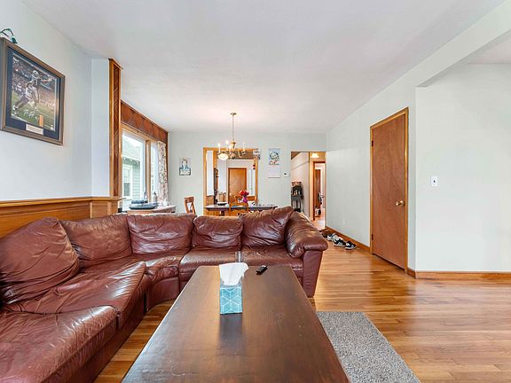 Living room first level (2nd floor)