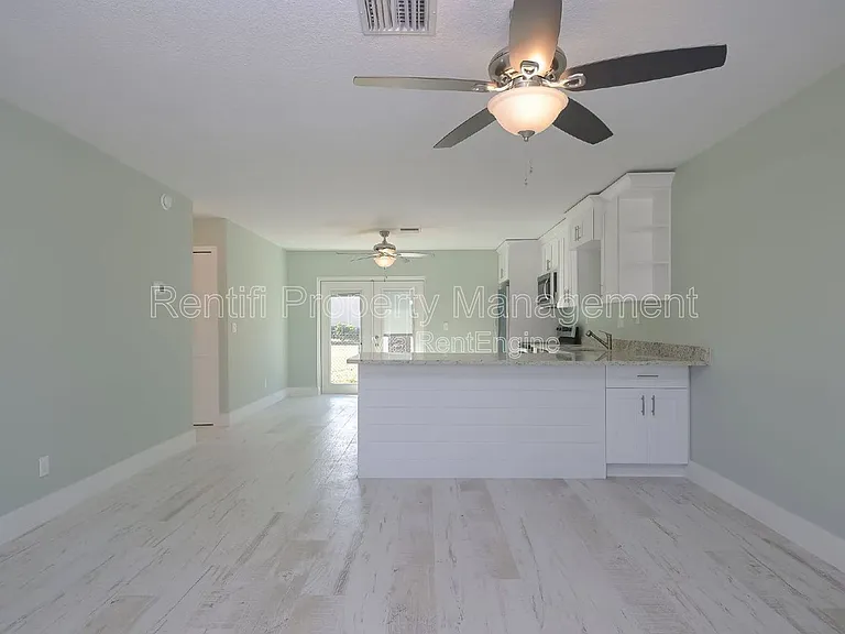 1322 Miramar St #2 — Photo 9