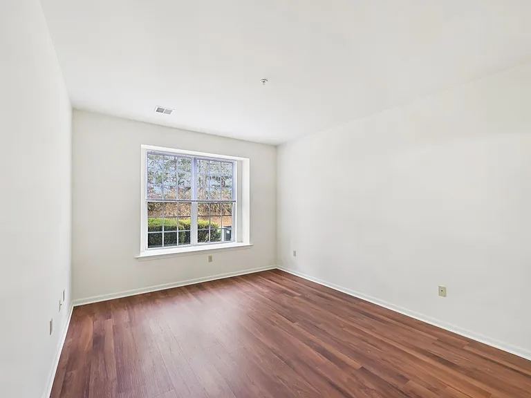 Spring Creek Apartments — Photo 19