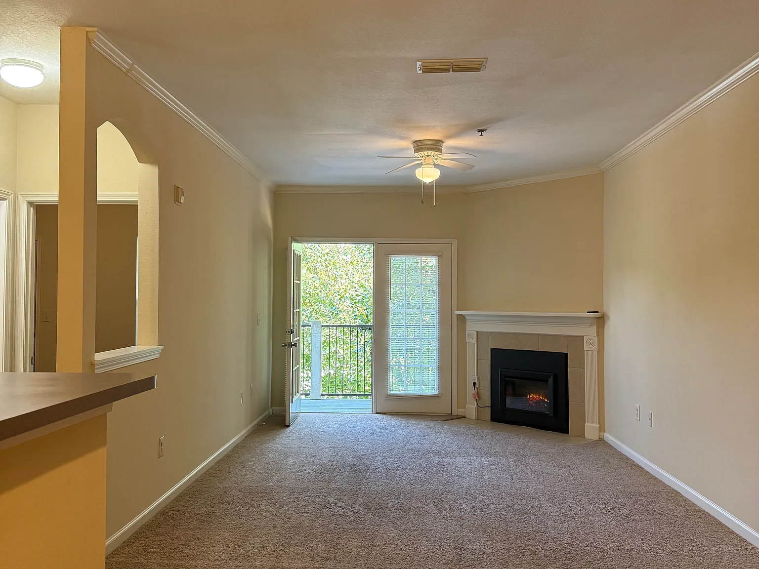2 bed, 2.0 bath, 1049 sqft, $1,550 — Photo 2