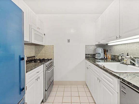 3rd image of 404 E 76th St APT 5M
