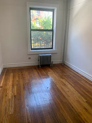 Rented by M.Grossman R.E. Management | media 11