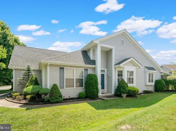9 Sandy Bottom Ln, Barnegat, NJ 08005