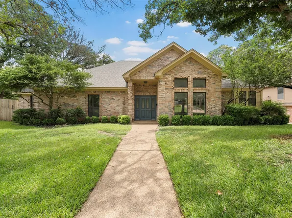 800 Wooded Crest Dr, Woodway, TX 76712