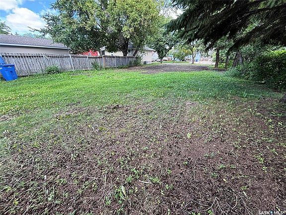 4th image of 203 Bemister AVENUE W