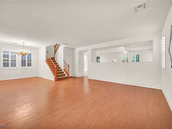 5th image of 11612 Villa Malaparte Ave