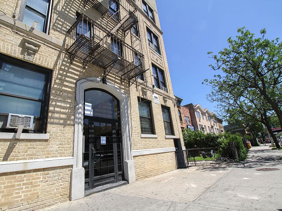 2nd image of 479 Pennsylvania Ave APT 15