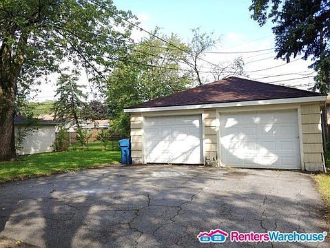 5th image of 308 E 169th Pl