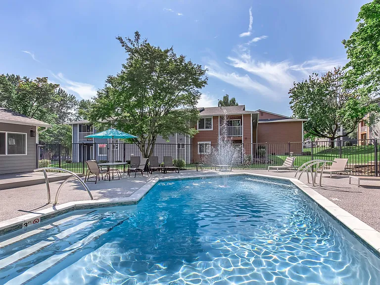 Raintree Village Apartments — Photo 9