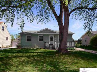 8718 Westridge Dr, Omaha, NE 68124