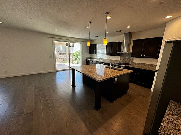 5th image of 619 Snapdragon St