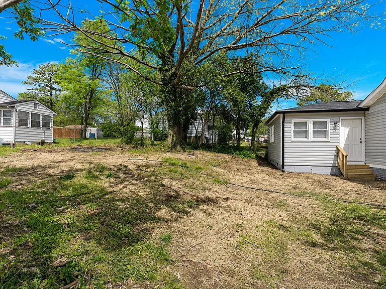 1102 N Church St — Photo 34