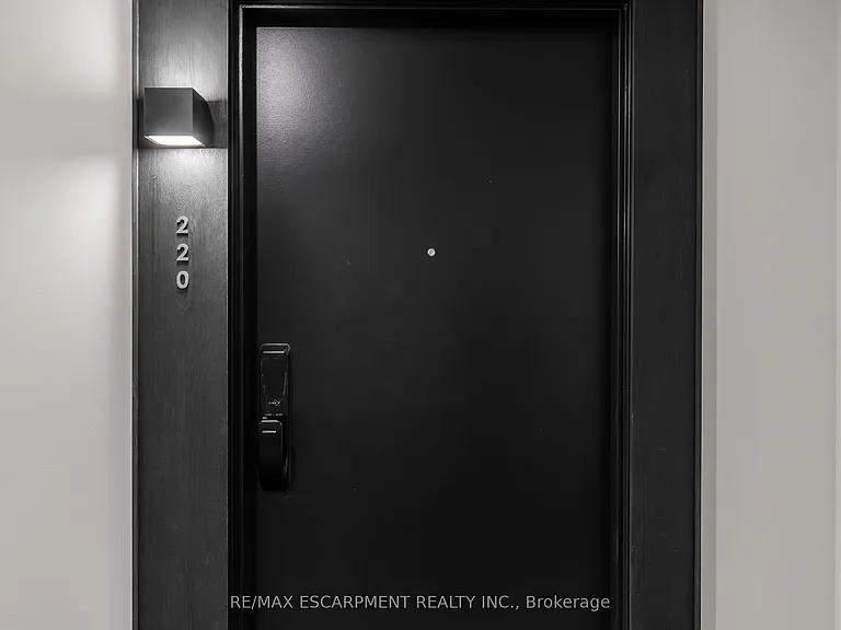 461 Green Rd #220 — Photo 4