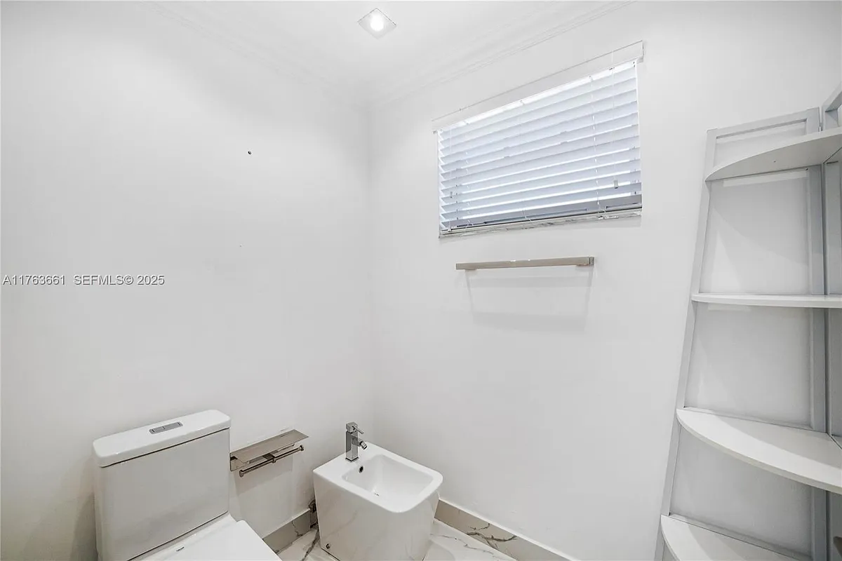 Building Photo - 4604 SW 159th Ave