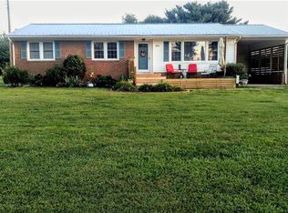 3870 Forest Valley Dr, Winston Salem, NC 27105