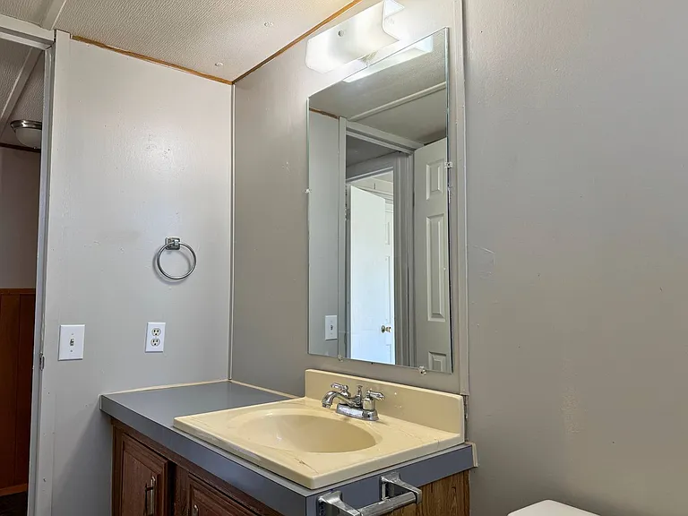 314 W 6th St — Photo 23