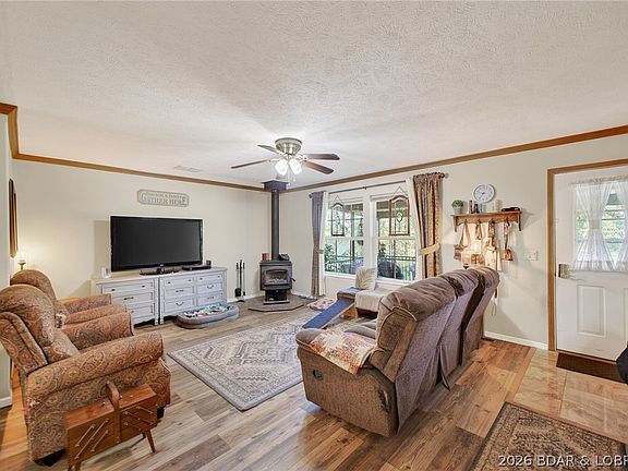 5th image of 563 Sparrow Dr