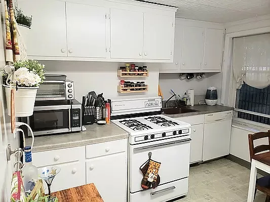 Rented by Brownstone Real Estate | media 10