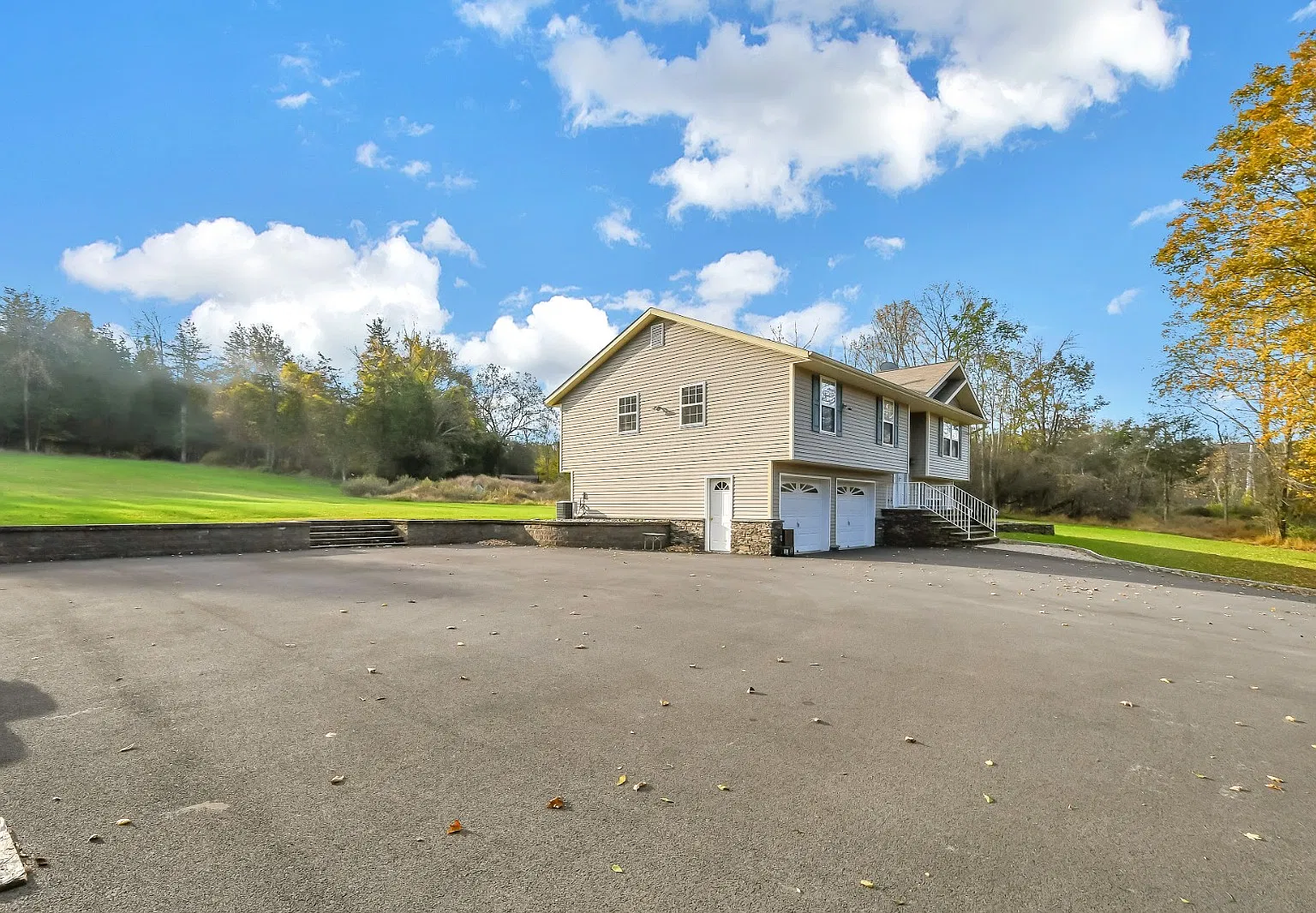 4 bed, 2052 sqft, $3,500 — Photo 3
