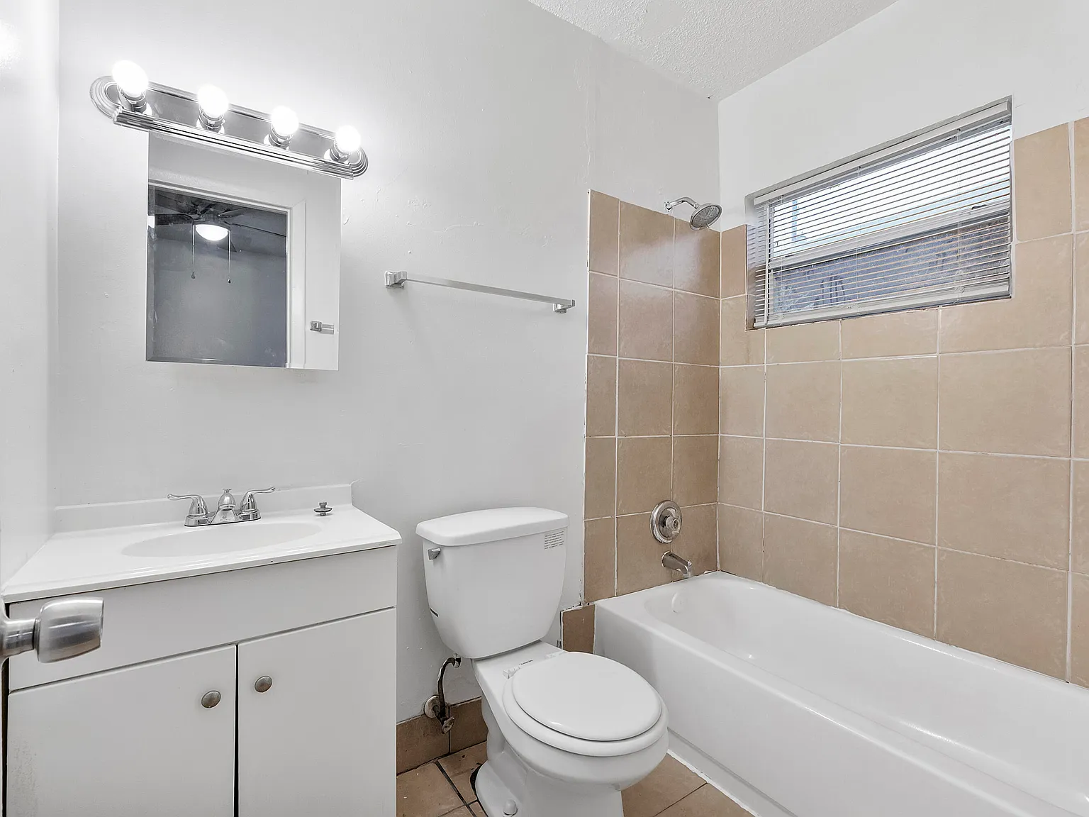 2 bed, 1.0 bath, 850 sqft, $1,750 — Photo 3