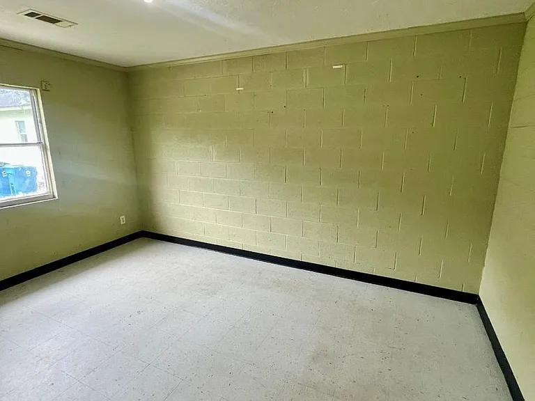 386 E Gordon Ave — Photo 9