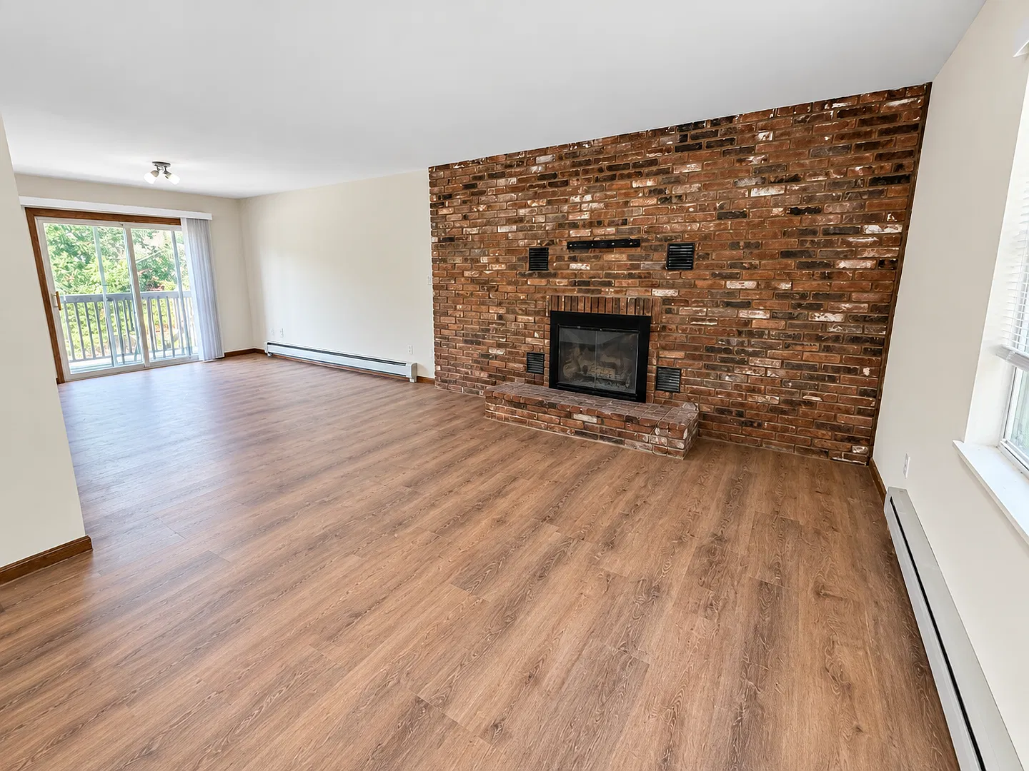 Spacious 3 bedroom Duplex — Photo 4