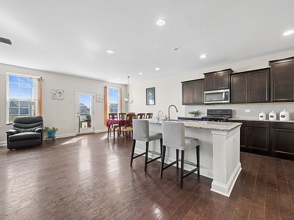 3rd image of 24 Beverly Ln