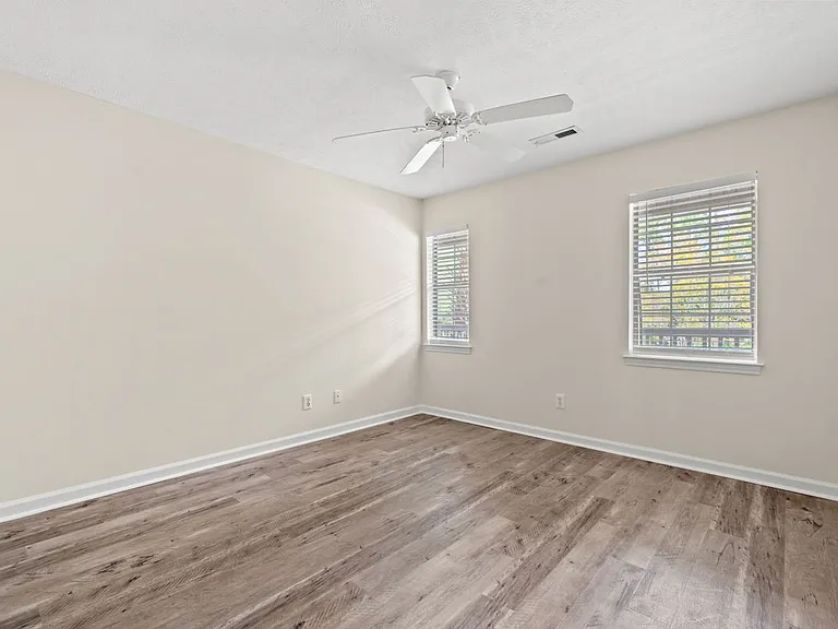 412 Pinehurst Ln #15F — Photo 14