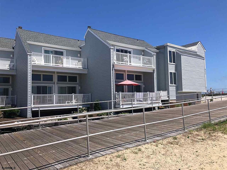 1st image of 920 Brighton Pl #16