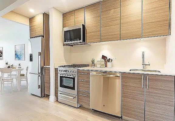 3rd image of 235 W 48th St APT 9K