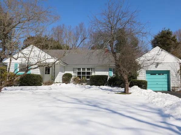 3206 Princeton Dr, Yorktown Heights, NY 10598