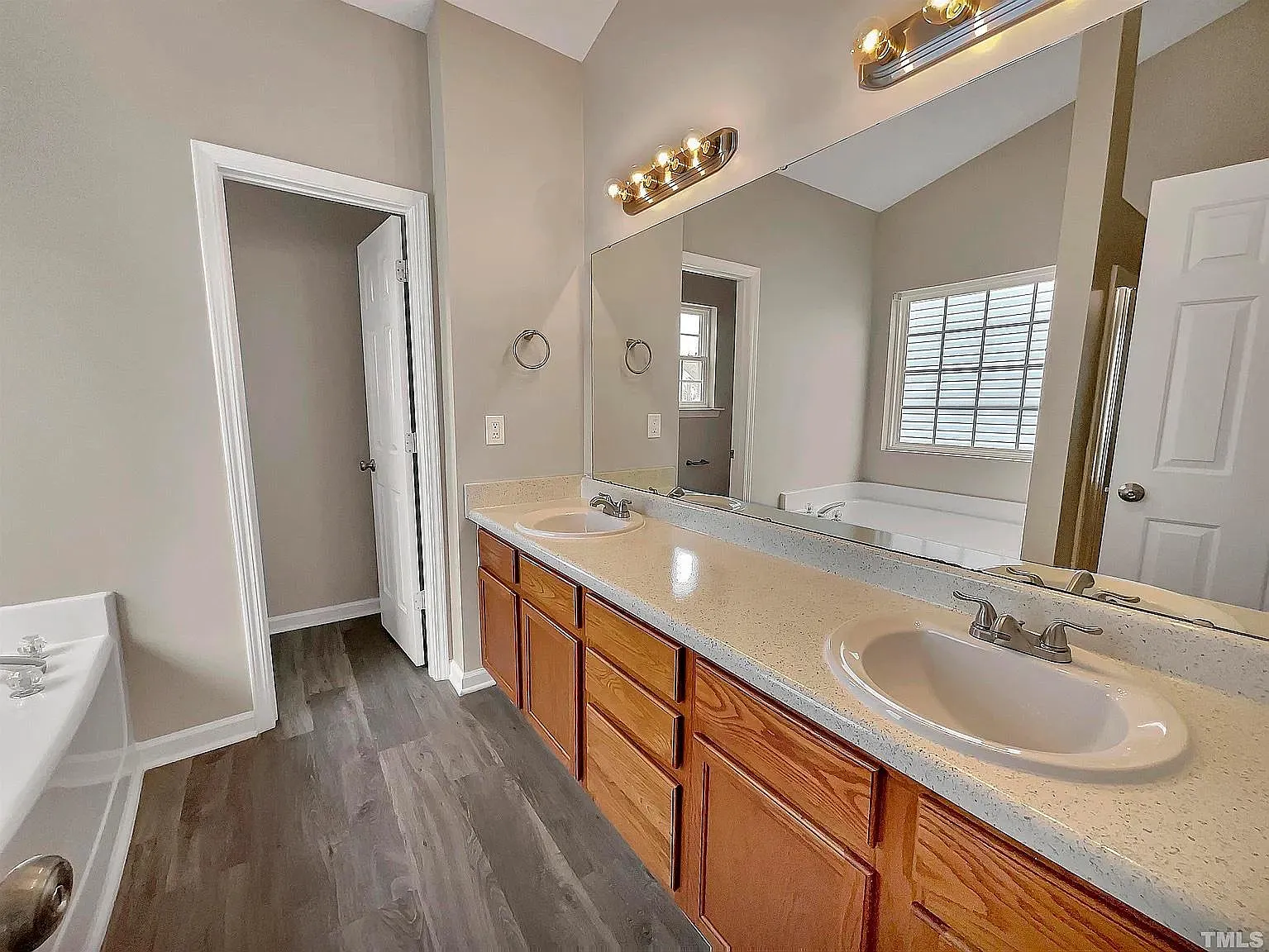 4 bed, 2147 sqft, $1,950 — Photo 4