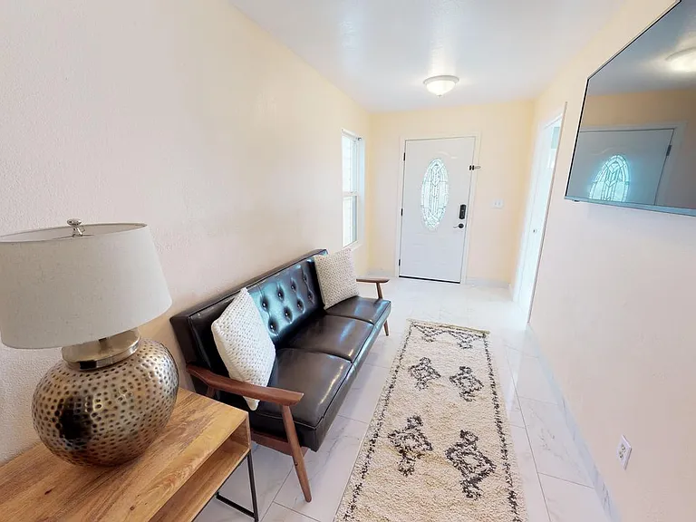 342 Chester St — Photo 2