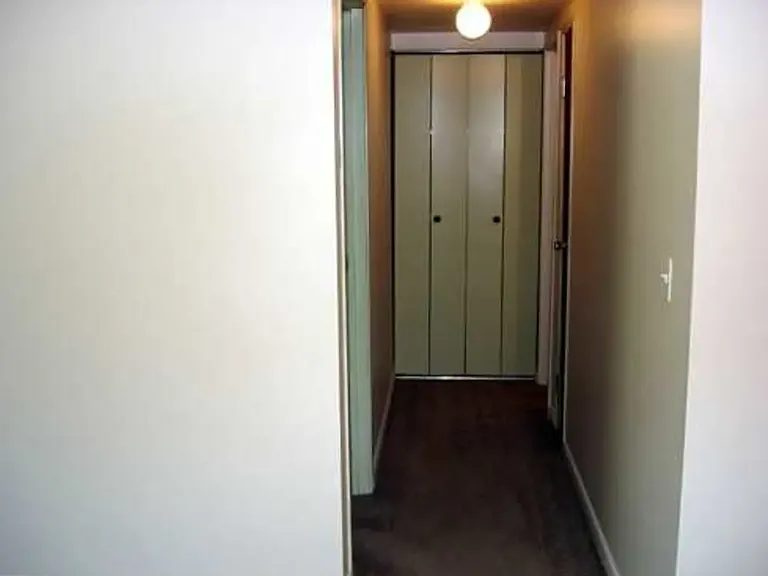 Ebonhurst Apartments — Photo 9