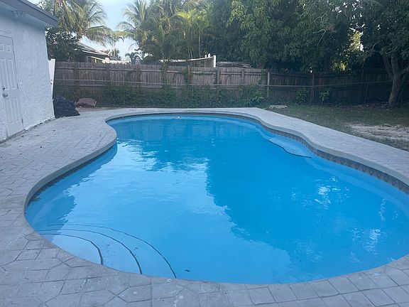 3rd image of 3290 NW 39th St
