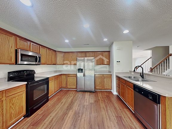 3rd image of 2521 Highland Park Dr